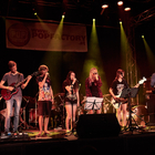 Das Ensemble "System of a up" mit Manuel Brunner